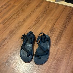 men’s black chacos